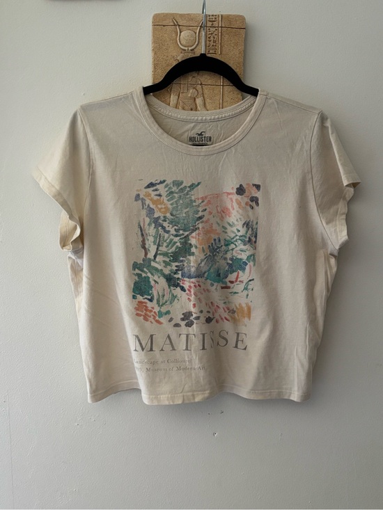 Hollister Tops - Hollister Cream Matisse 100% Cropped Cotton Graphic Tee XL